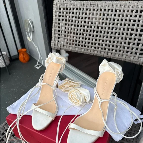 MAGDA BUTRYM
Off-White Double Flower Heeled Sandals - Picture 3 of 17